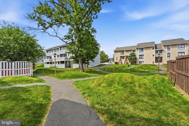 Building Photo - 8604 Village Way