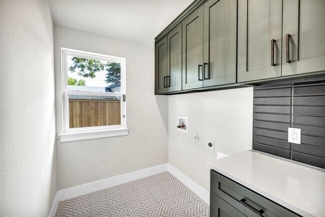 Building Photo - 8209 Polar Dr