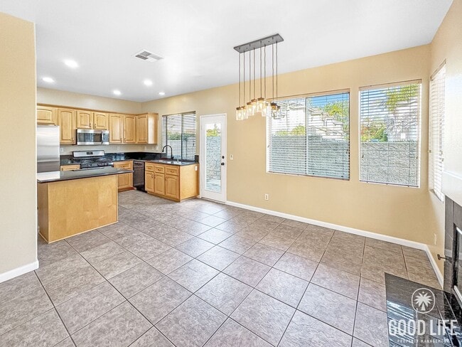 Building Photo - Immaculate 4Bd/2.5Ba Home with New Fridge, AC, Fenced Back Patio in Aliso Viejo!