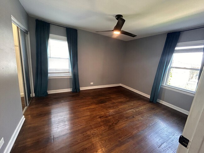 Building Photo - 10518 S Artesian Ave