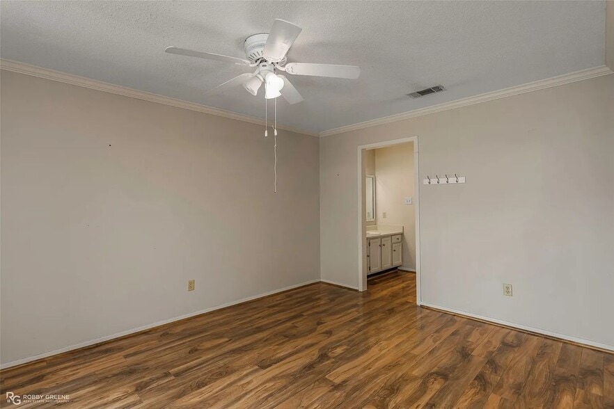 Building Photo - 3636 Greenacres Blvd