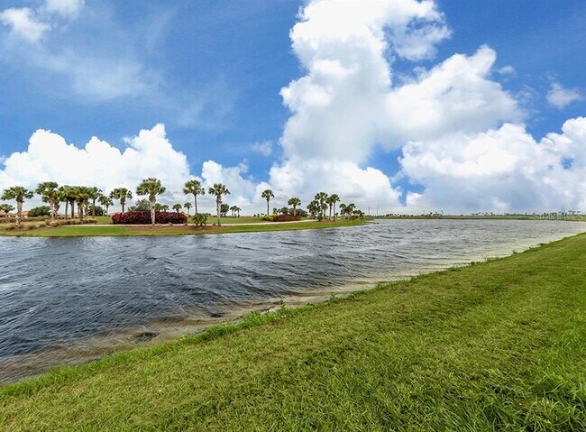 Building Photo - 10792 Tarflower Dr