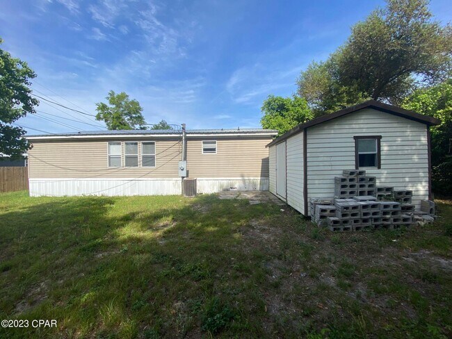 Building Photo - 9725 Bear St