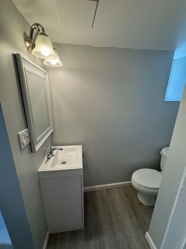 Building Photo - 3BED 2BATH FINISHED BASEMENT $1650/MONTH!
