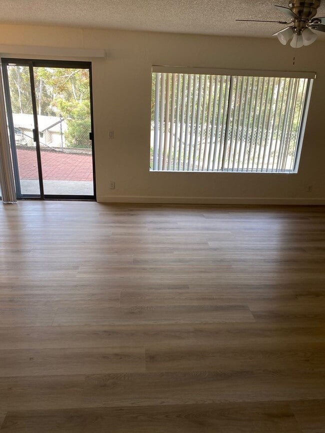 Building Photo - Poway Townhome @ Pomerado Pines!