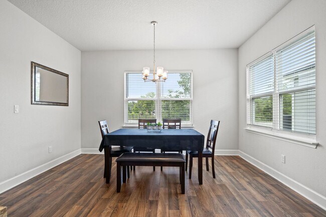 Building Photo - Stunning single-family 4bed/2.5 bath home