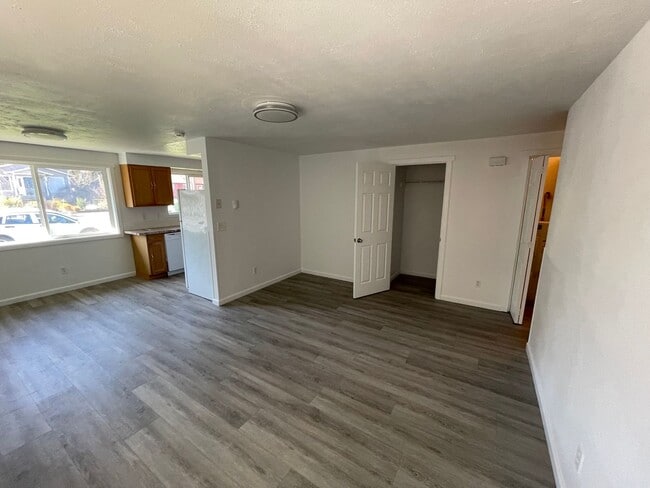 Building Photo - AVAILABLE NOW!! 2BD/1BA Cute Remodeled Dup...