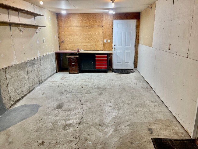 Building Photo - Charming South Hill Home