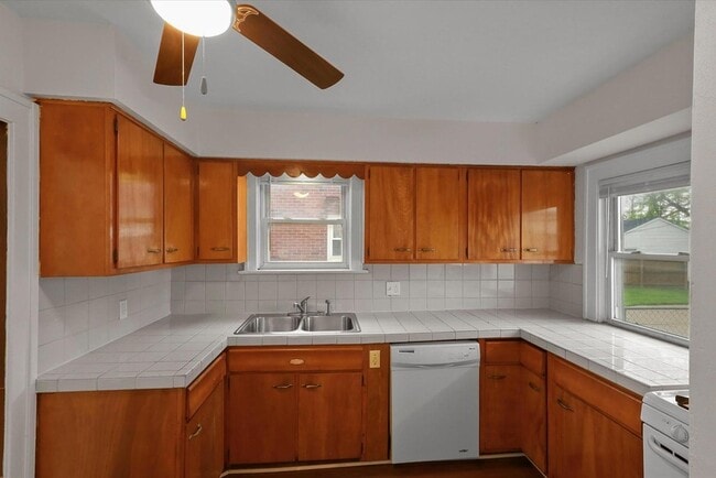 Building Photo - 446 W Capistrano Ave