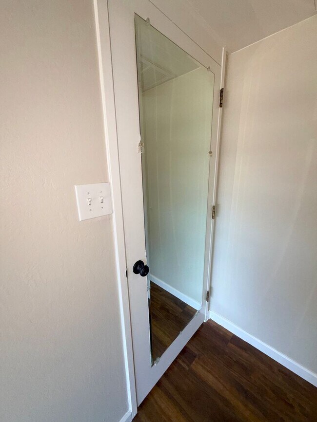 Building Photo - Reno Highrise Condo - Mountain & City Views