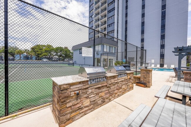 Building Photo - 601 Mitchell Dr