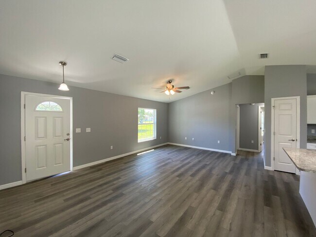 Building Photo - Desirable SW Ocala Neighborhood 3/2/2 *WON...