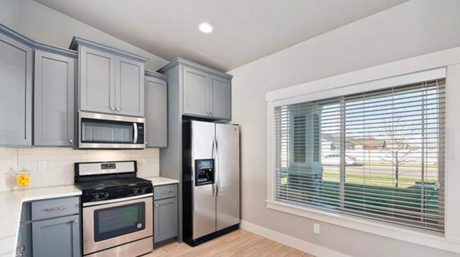 Building Photo - Elisha