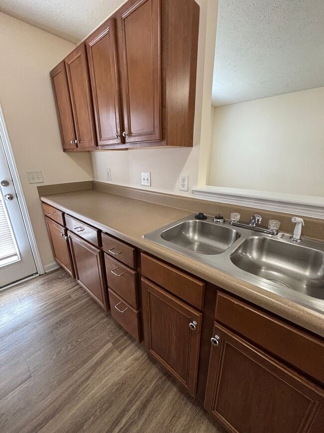 Building Photo - RENT SPECIAL!! Half off 1st months' rent i...