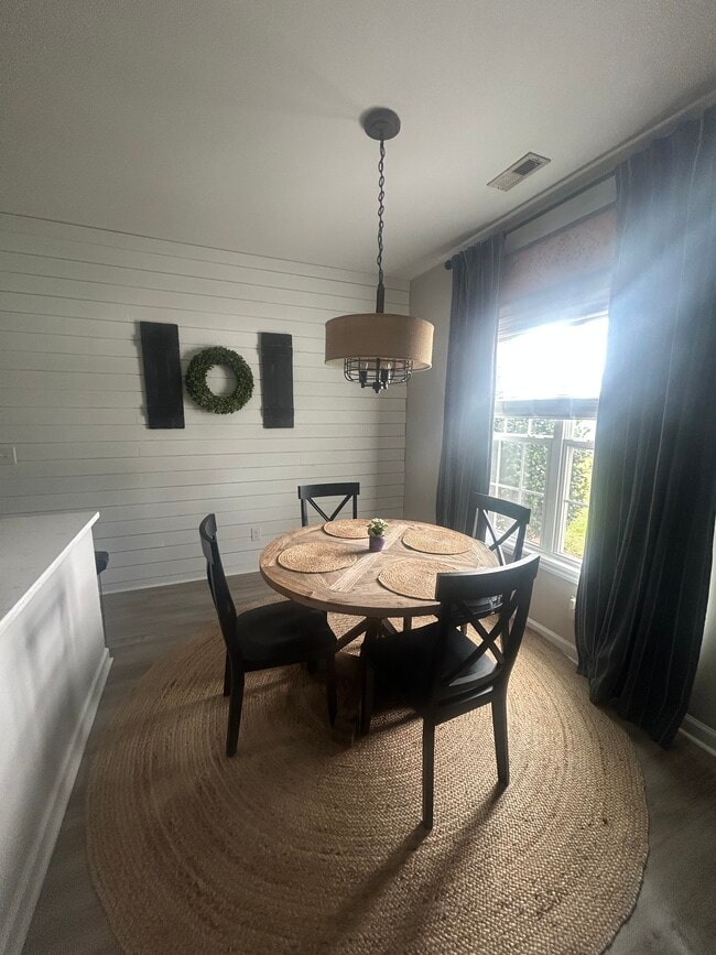 Building Photo - 4304 Dublin Rd