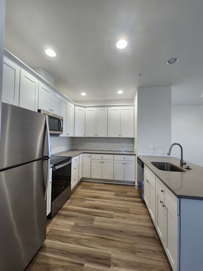 Building Photo - Beautiful Brand New Modern Apartment Homes...