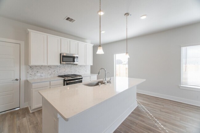 Building Photo - 10627 Whitejacket