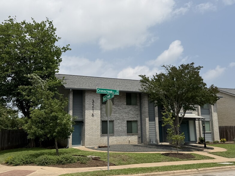 Building Photo - 3216 Crosscreek Dr