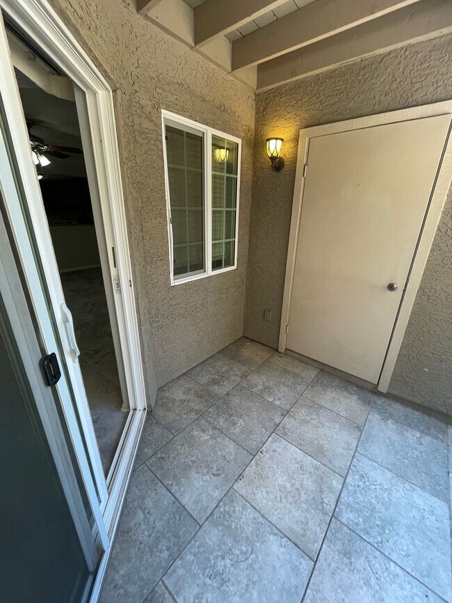 Building Photo - COMING SOON! Great Townhouse with 2 Bedrooms 2 Bath!