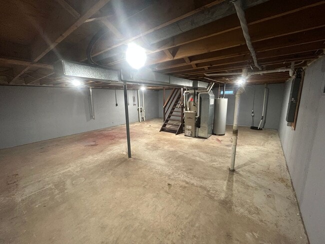 Building Photo - 607-701 Woodbine Ave
