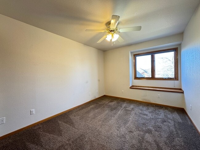 Building Photo - Spacious home in English Ranch