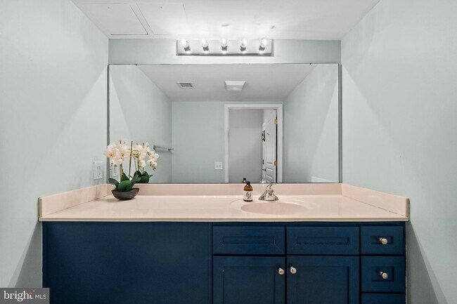 Building Photo - 631 D St NW