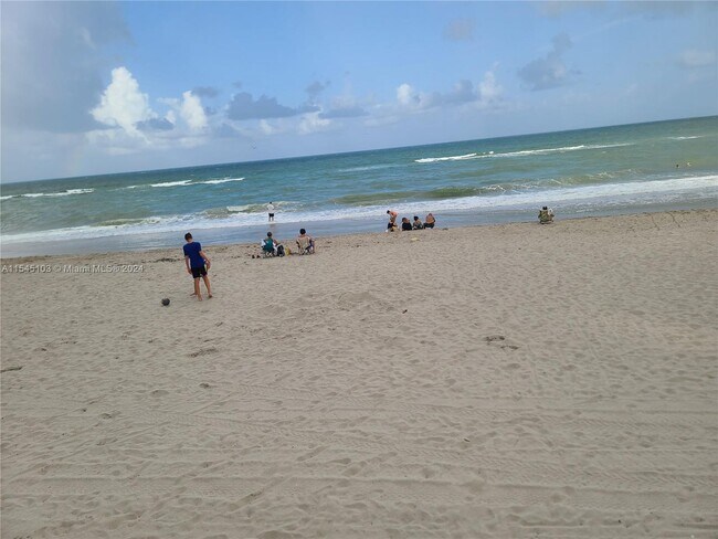 Building Photo - 3725 S Ocean Dr