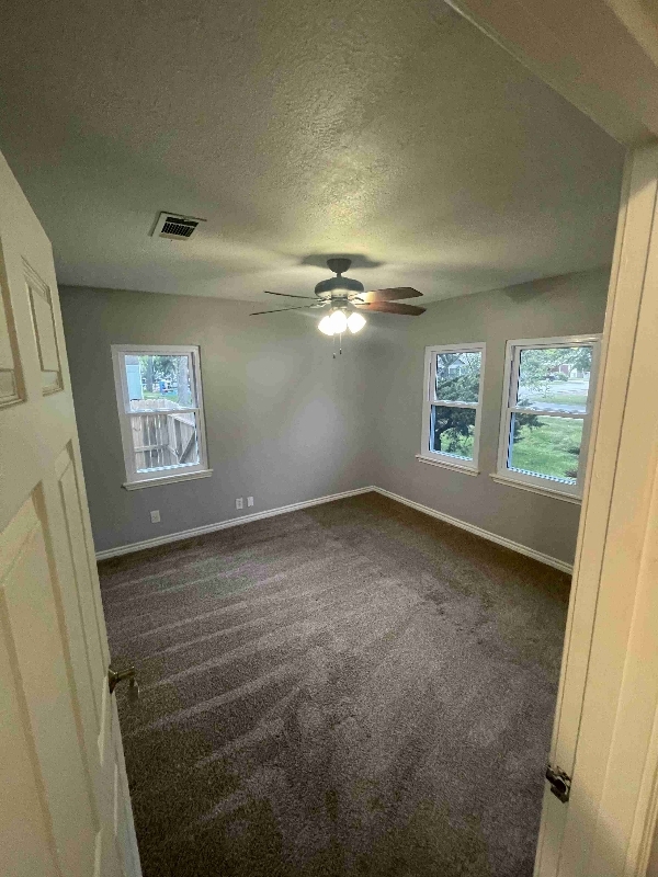 Building Photo - 200 Poinsetta Ln