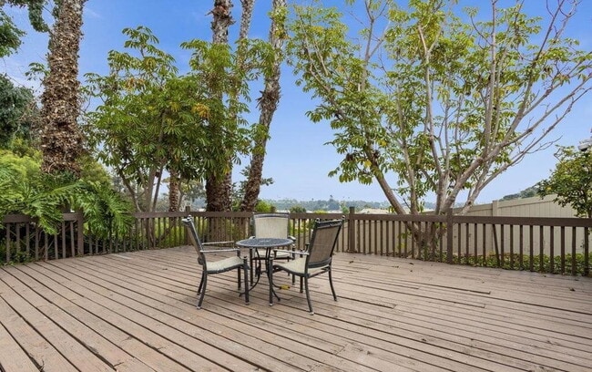 Building Photo - Beautifully Remodeled 1BD/1BA Condo – Pet ...