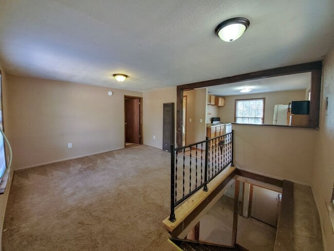 Building Photo - 2 Bedroom Apartment style home in Tecumseh