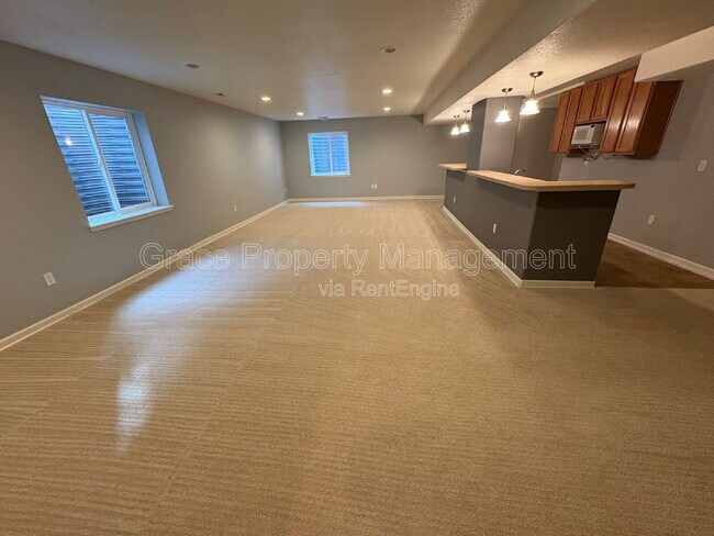 Building Photo - 222 Saxony Rd