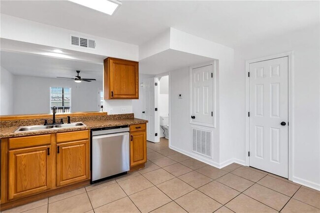 Building Photo - 2916 Jean Lafitte Pkwy