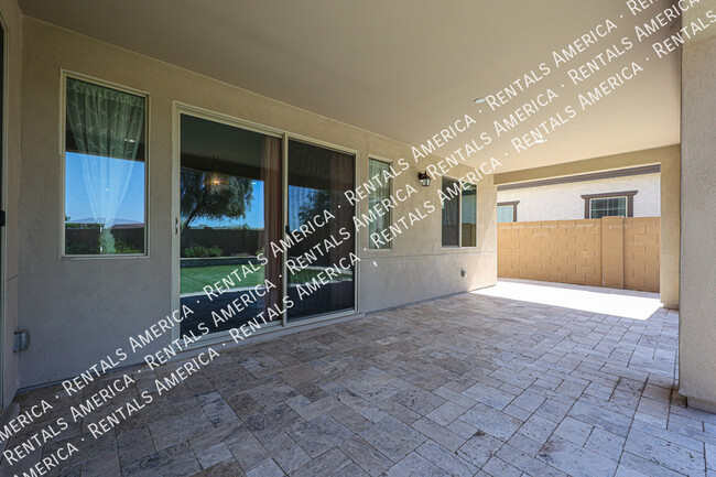 Building Photo - 3090 S Jasmine Dr