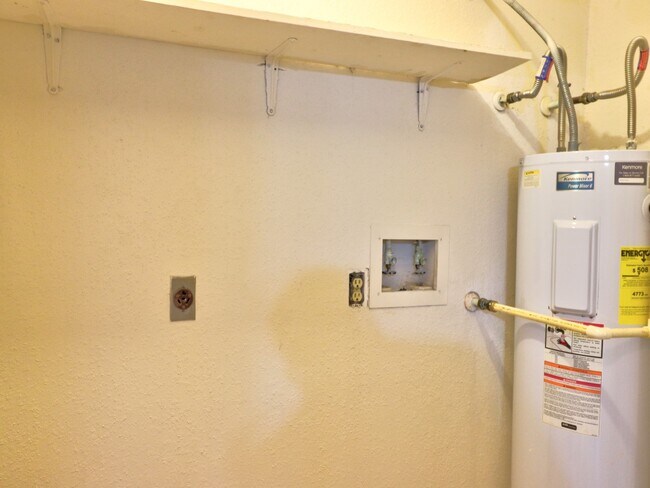 Building Photo - 9203 Danforth Way