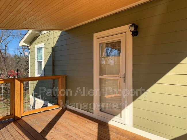 Building Photo - 83 Boyd Ave