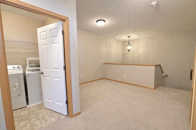 Building Photo - Gorgeous 2bed 2bath Townhome in Bailey’s Arbor