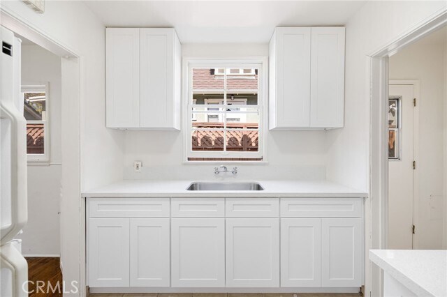 Building Photo - 1367 N Mentor Ave