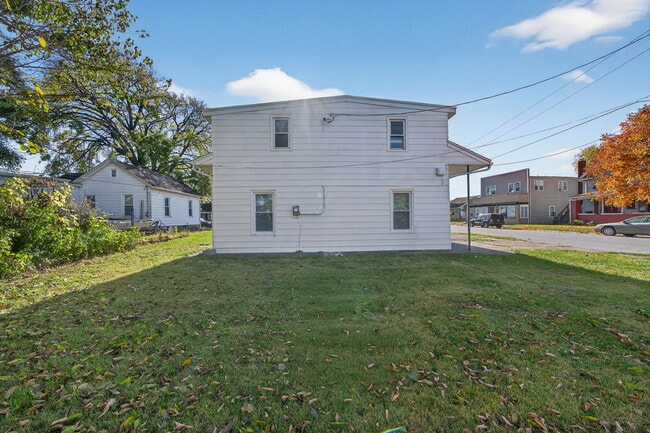 Building Photo - 336 Smith St