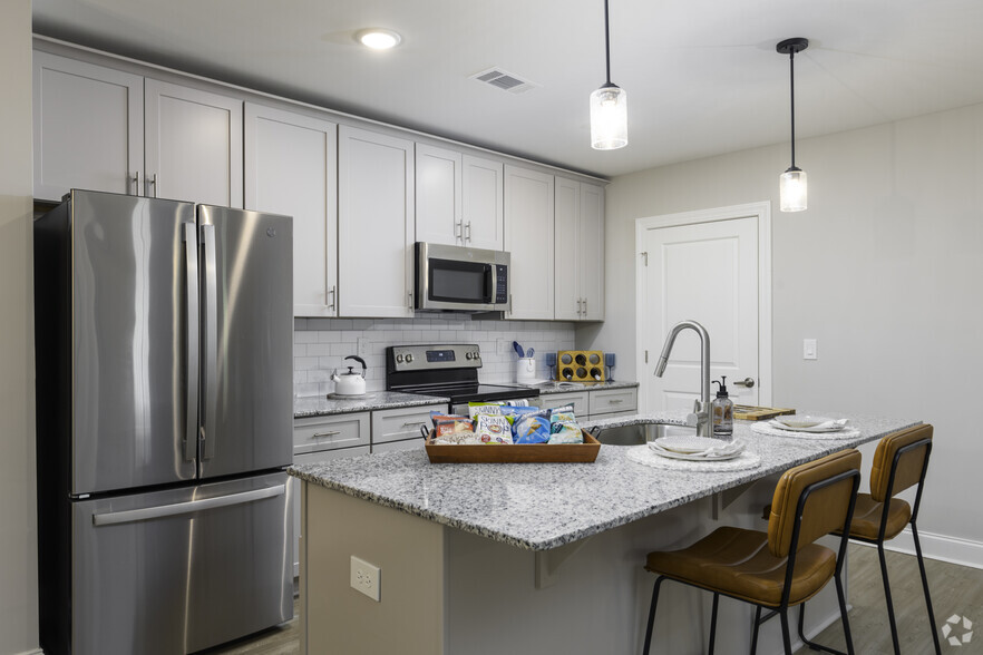 2BR, 2BA - 1710SF - Kitchen - Riverwalk Grand