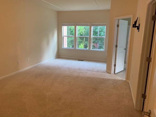Building Photo - 717 Edgewater Ridge Ct