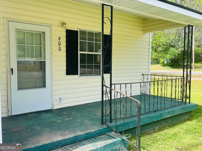 Building Photo - 900 Park Ave