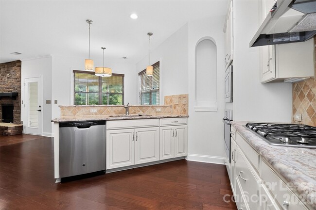 Building Photo - 549 Daventry Ct