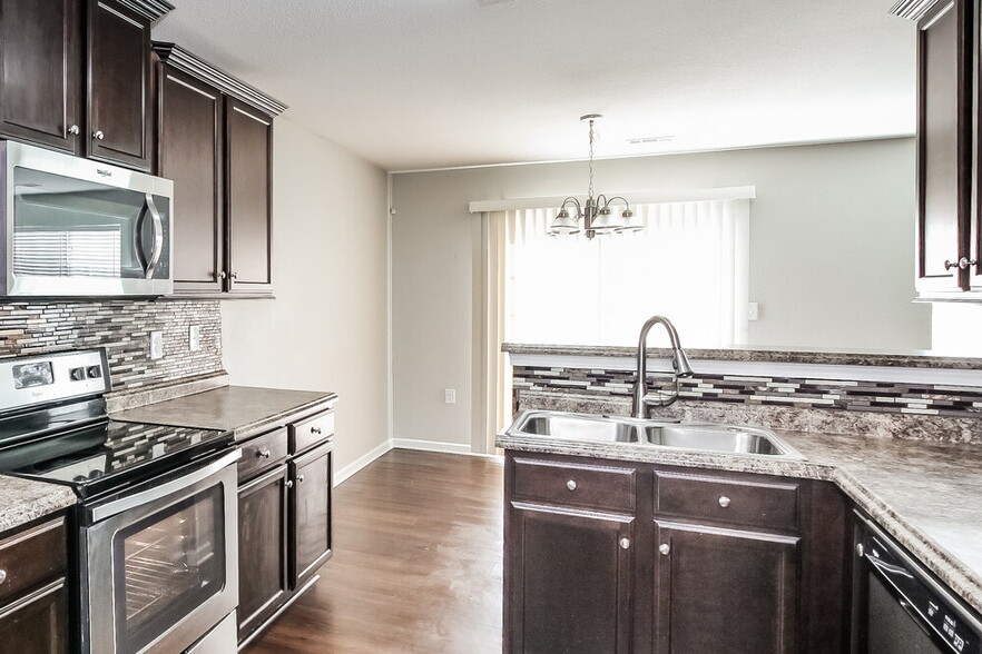 Building Photo - 2836 Meadow Creek Dr