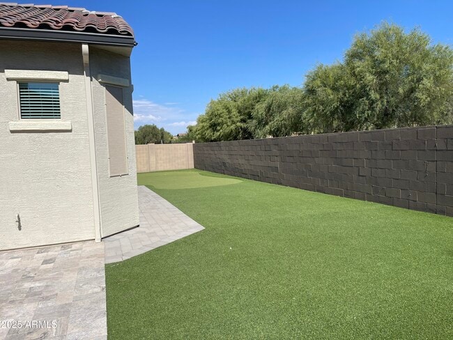 Building Photo - 993 E Knightsbridge Way
