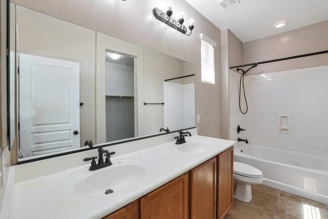 Building Photo - 14903 W Georgia Dr