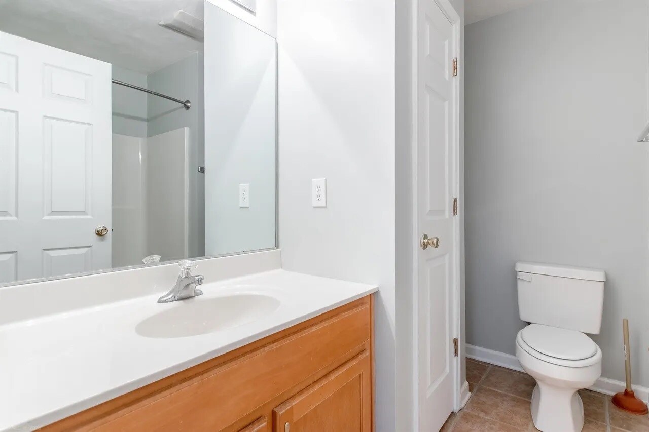 Upstairs Guest Bathroom - 650 Republic Rd