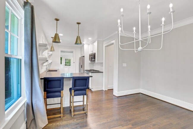 Building Photo - 2215 Fairhaven Cir NE