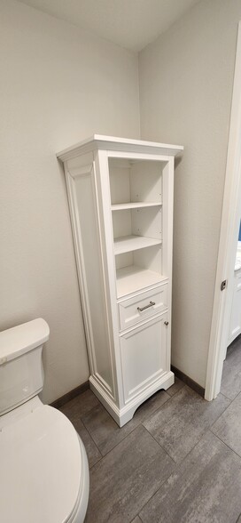 Master bathroom - 1100 Opal St