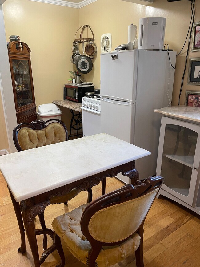 Building Photo - 198 Schools Dr