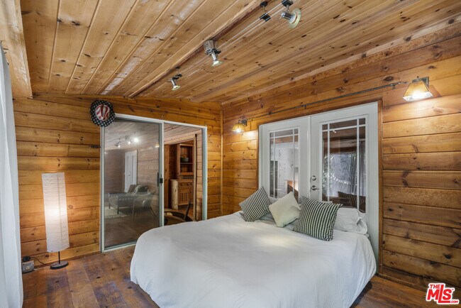 Building Photo - 618 S Topanga Canyon Blvd